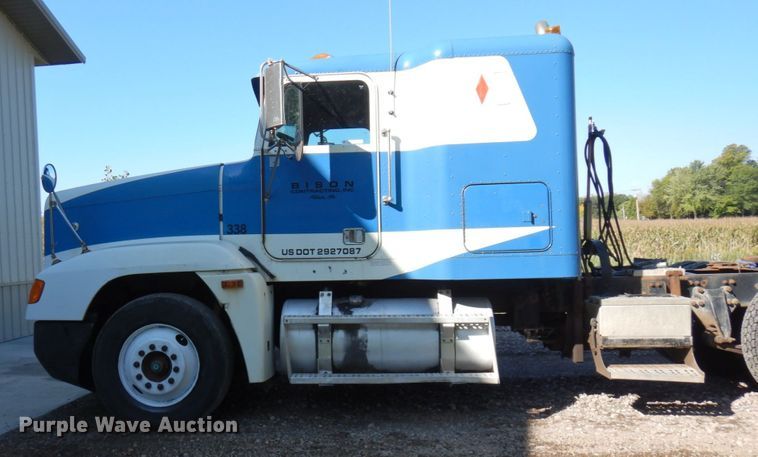 image for item MH9204 1995 Freightliner  semi truck