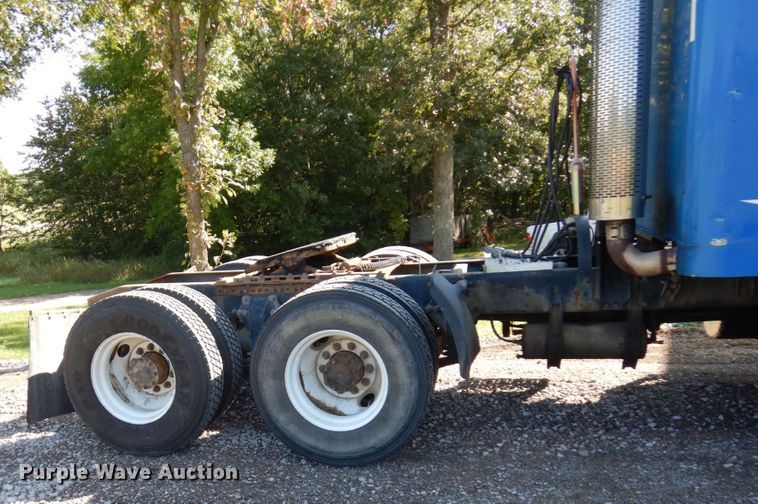 image for item MH9204 1995 Freightliner  semi truck