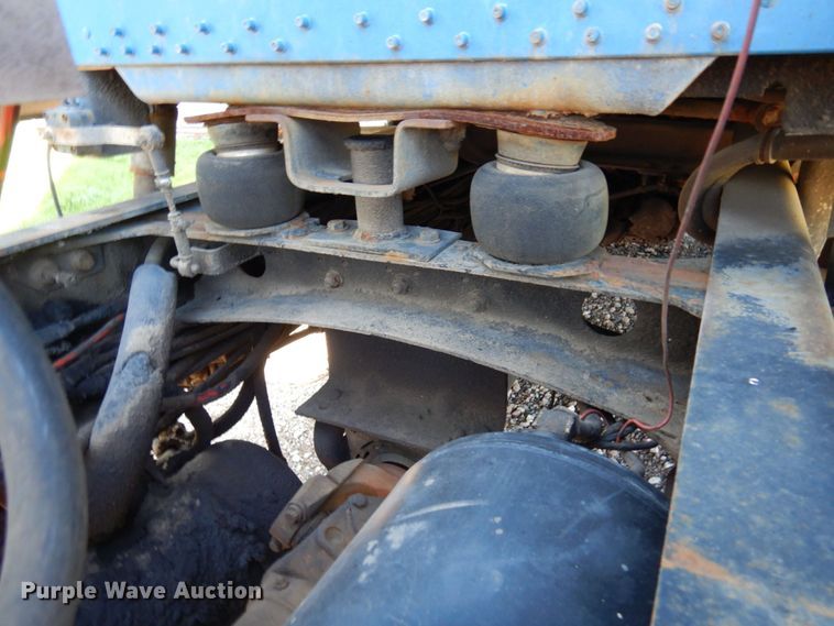 image for item MH9204 1995 Freightliner  semi truck