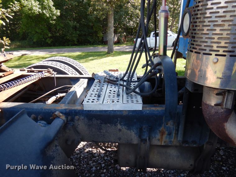 image for item MH9204 1995 Freightliner  semi truck