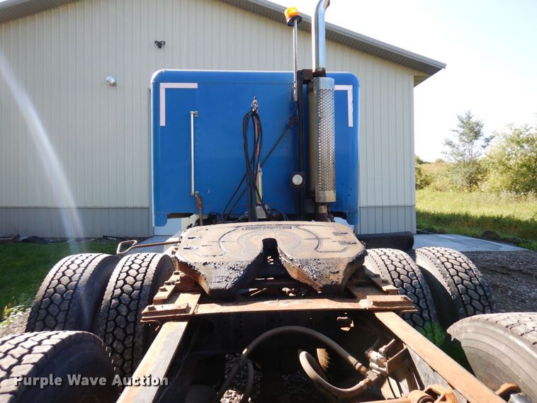 image for item MH9204 1995 Freightliner  semi truck