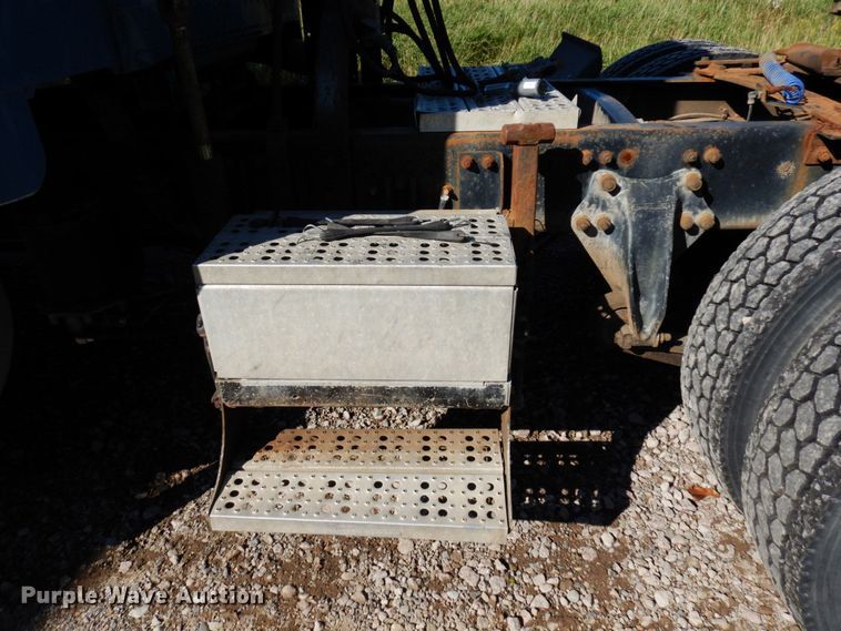 image for item MH9204 1995 Freightliner  semi truck