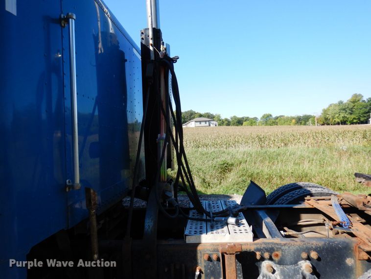 image for item MH9204 1995 Freightliner  semi truck