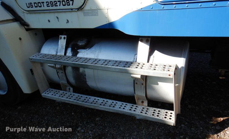 image for item MH9204 1995 Freightliner  semi truck