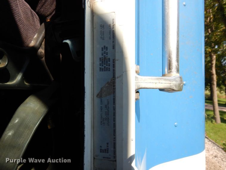 image for item MH9204 1995 Freightliner  semi truck