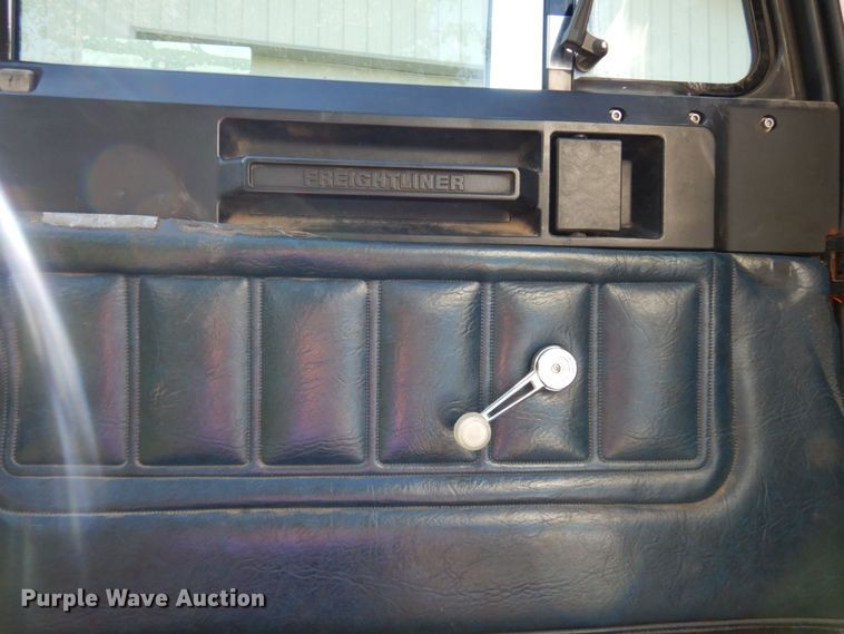 image for item MH9204 1995 Freightliner  semi truck