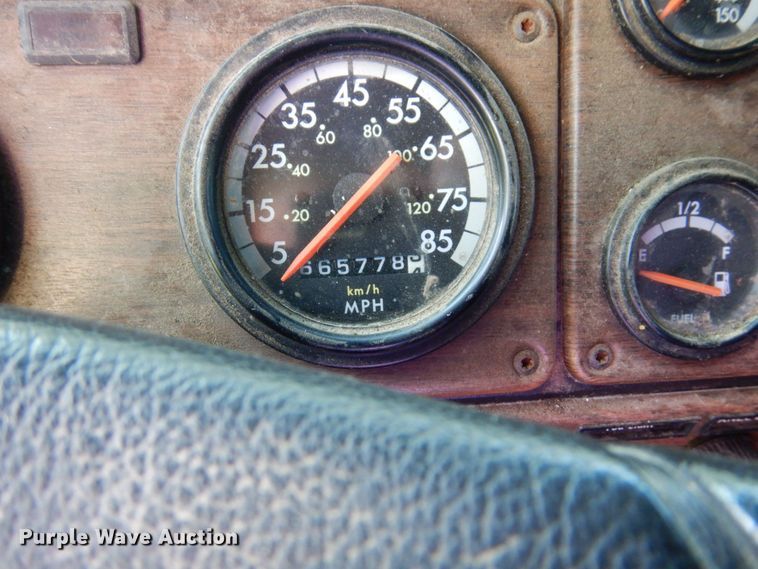 image for item MH9204 1995 Freightliner  semi truck