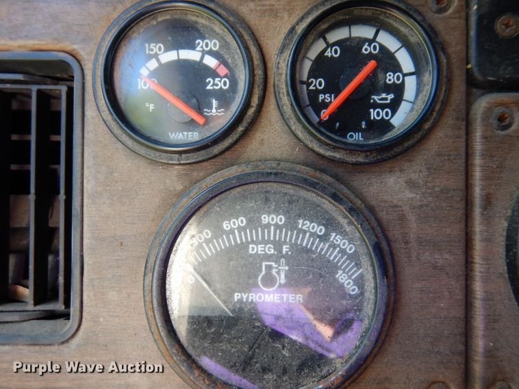 image for item MH9204 1995 Freightliner  semi truck