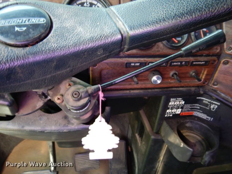 image for item MH9204 1995 Freightliner  semi truck