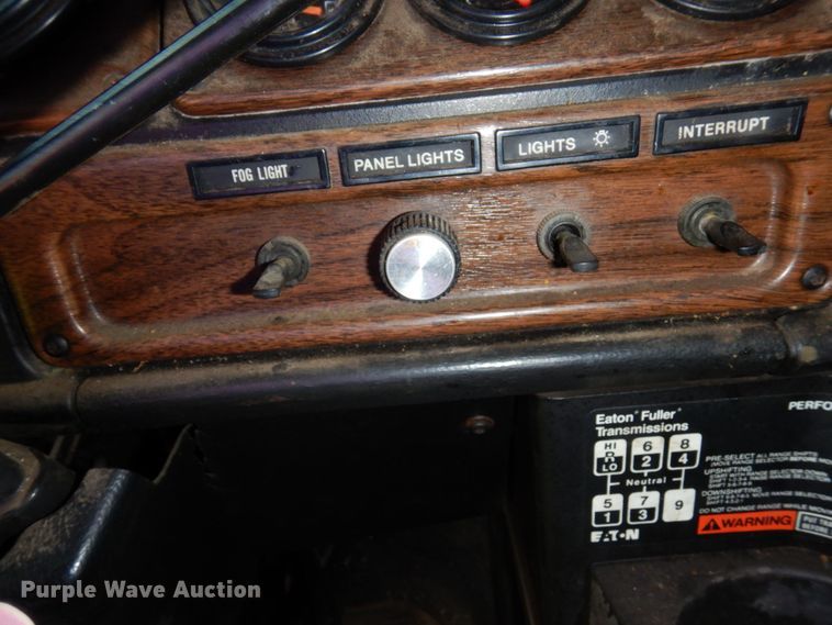 image for item MH9204 1995 Freightliner  semi truck