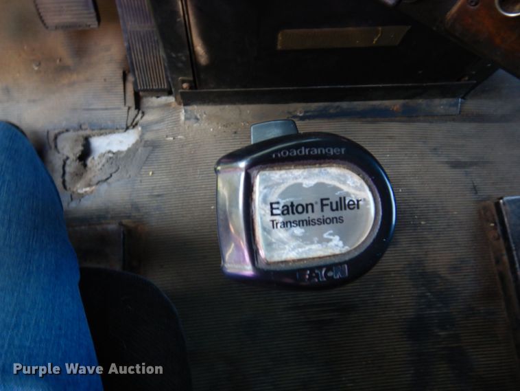 image for item MH9204 1995 Freightliner  semi truck