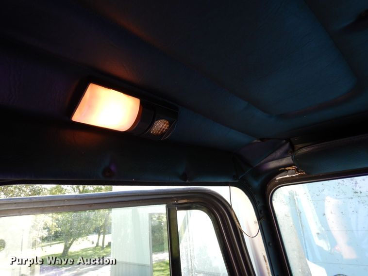 image for item MH9204 1995 Freightliner  semi truck