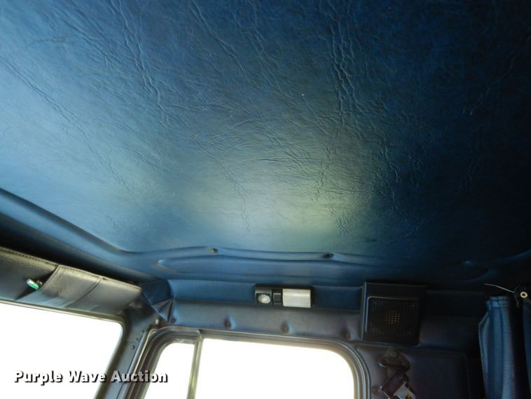 image for item MH9204 1995 Freightliner  semi truck