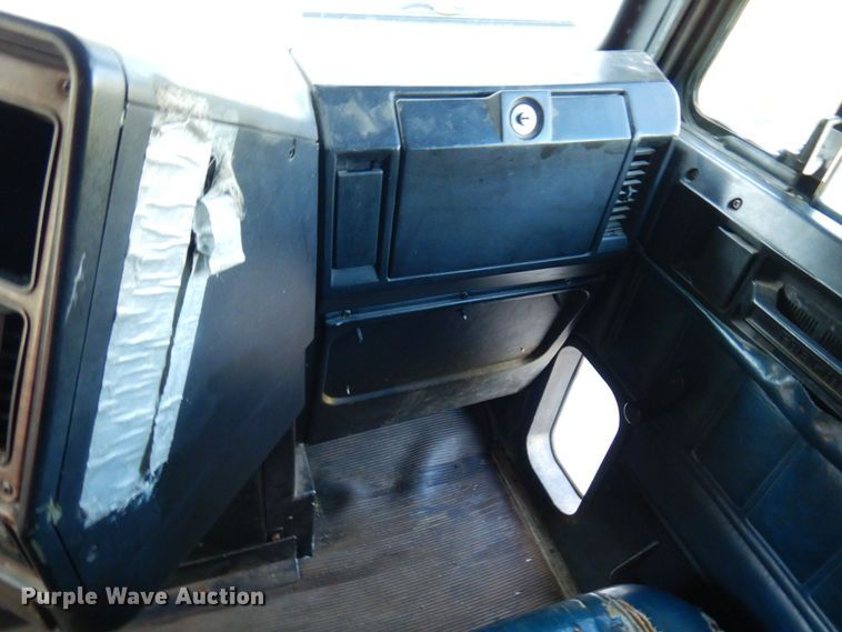 image for item MH9204 1995 Freightliner  semi truck