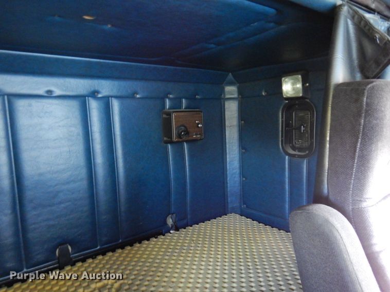 image for item MH9204 1995 Freightliner  semi truck