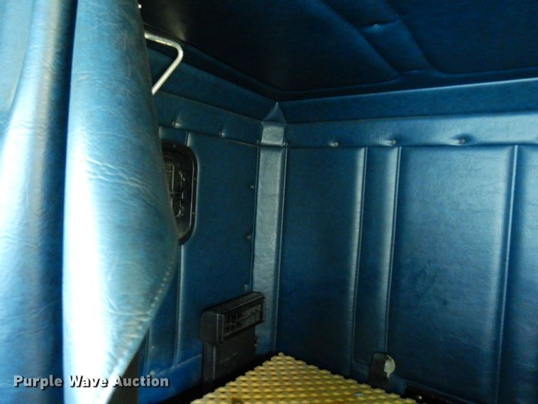 image for item MH9204 1995 Freightliner  semi truck