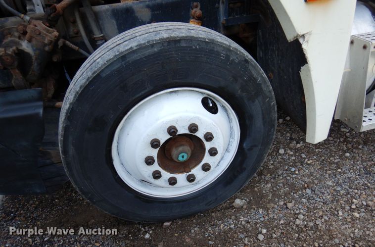 image for item MH9204 1995 Freightliner  semi truck