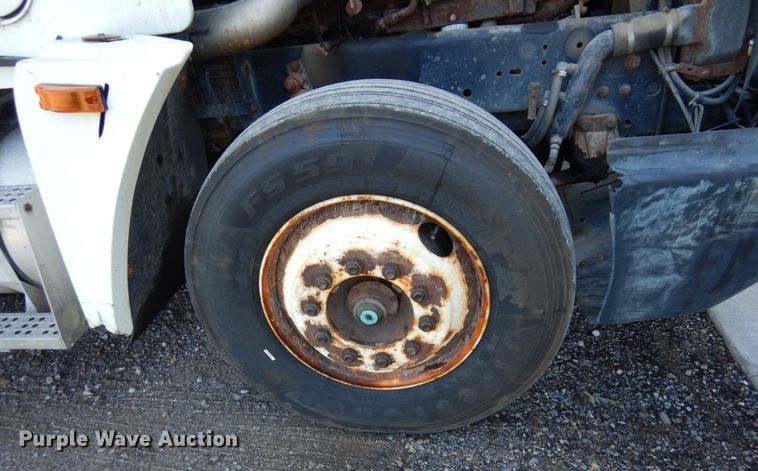 image for item MH9204 1995 Freightliner  semi truck