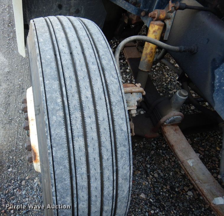 image for item MH9204 1995 Freightliner  semi truck