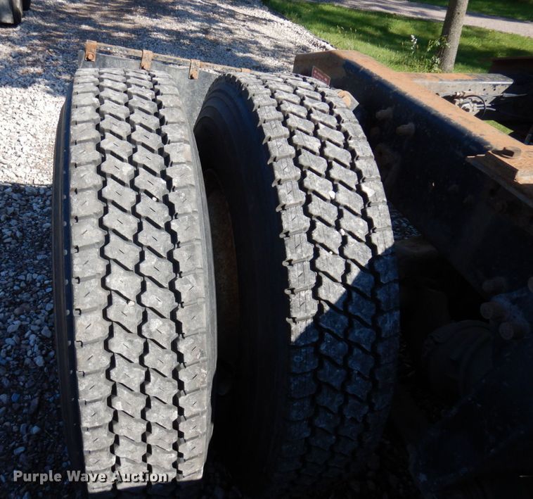 image for item MH9204 1995 Freightliner  semi truck