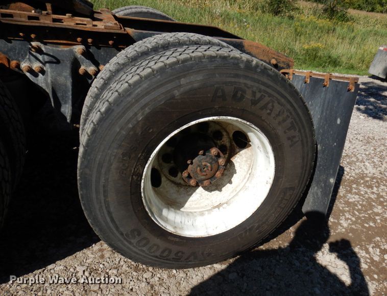 image for item MH9204 1995 Freightliner  semi truck