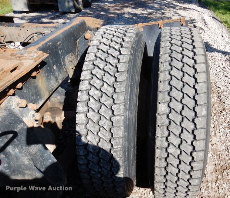 image for item MH9204 1995 Freightliner  semi truck