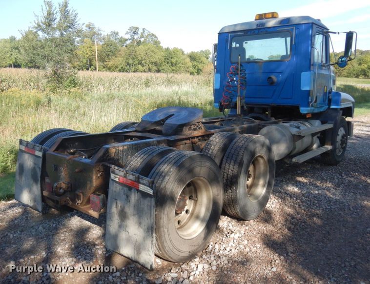 image for item MH9205 1994 Mack CH613  semi truck