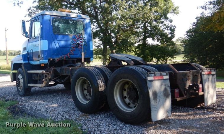 image for item MH9205 1994 Mack CH613  semi truck