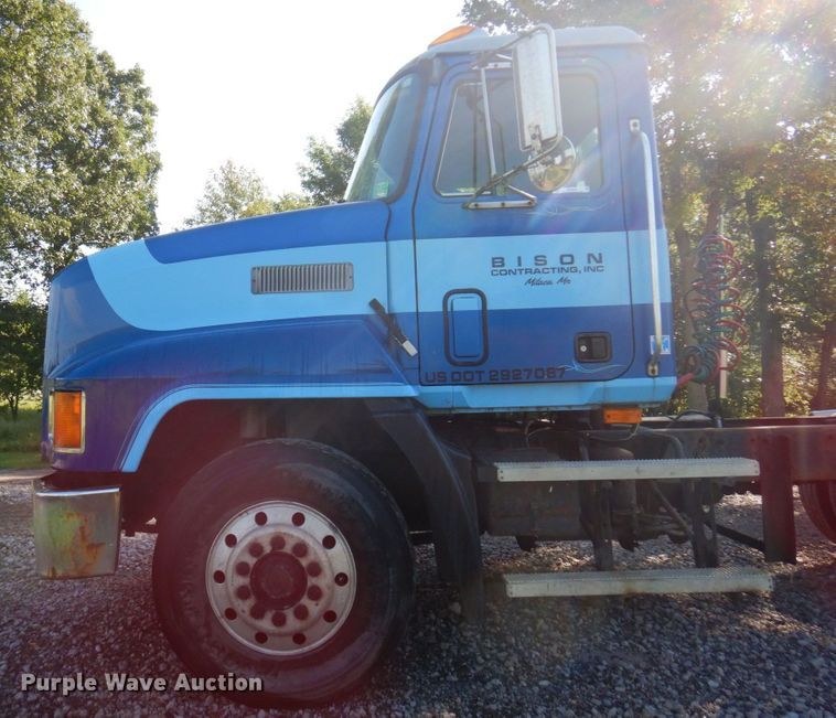 image for item MH9205 1994 Mack CH613  semi truck