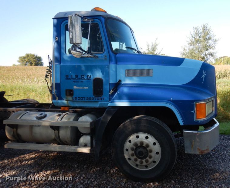 image for item MH9205 1994 Mack CH613  semi truck