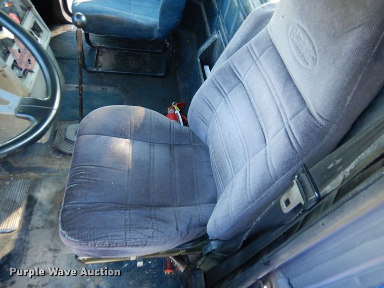 image for item MH9205 1994 Mack CH613  semi truck