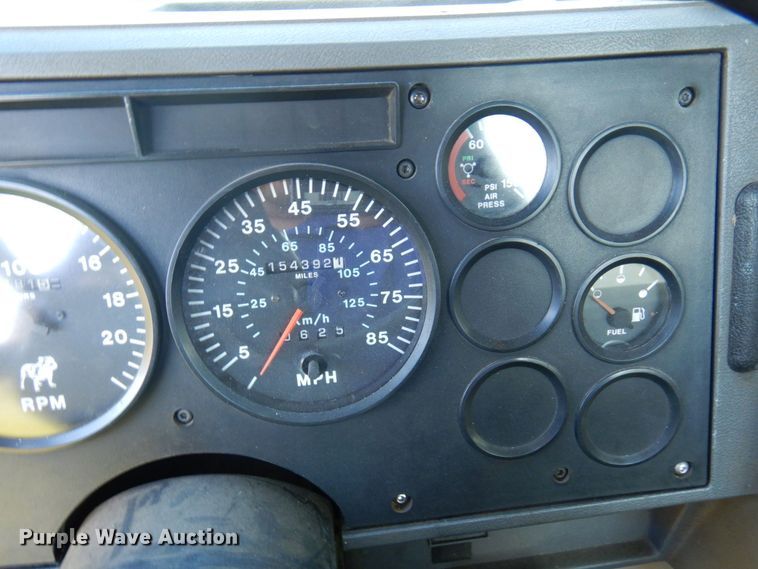 image for item MH9205 1994 Mack CH613  semi truck