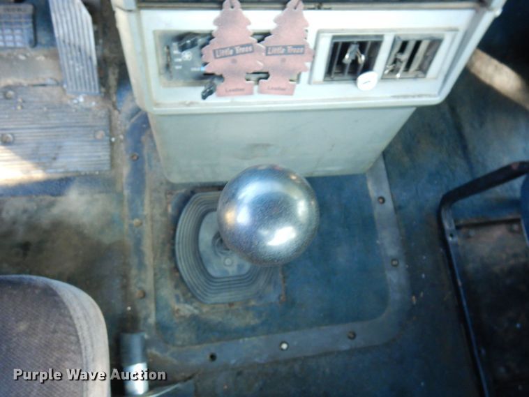 image for item MH9205 1994 Mack CH613  semi truck