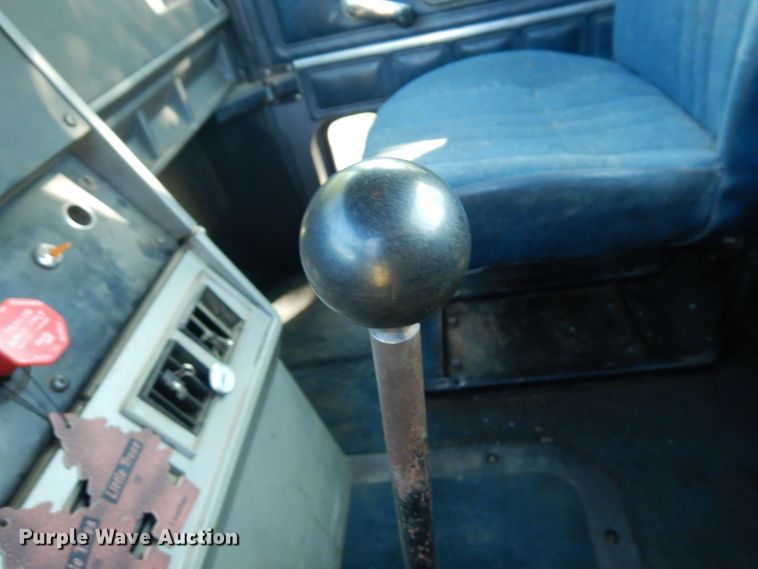 image for item MH9205 1994 Mack CH613  semi truck