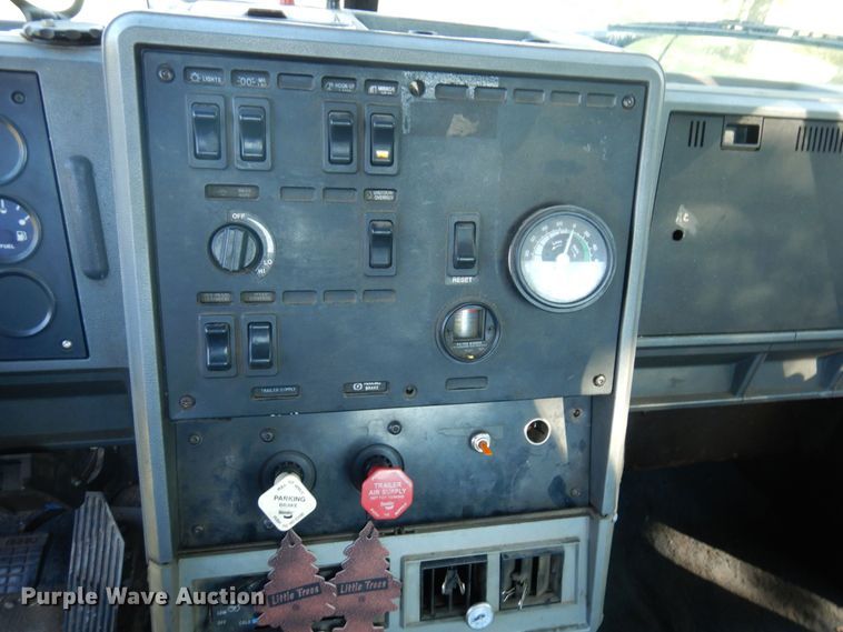 image for item MH9205 1994 Mack CH613  semi truck