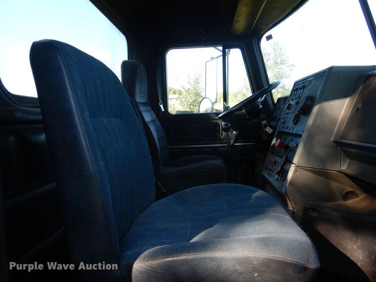 image for item MH9205 1994 Mack CH613  semi truck