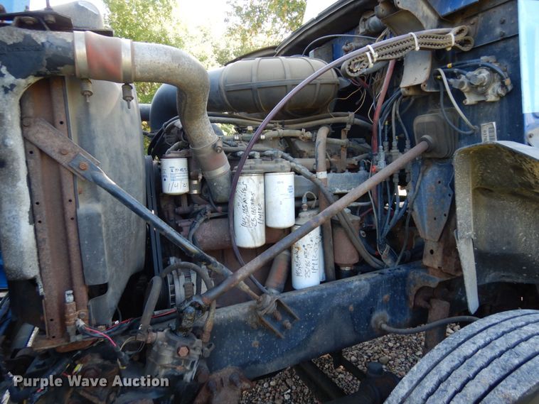 image for item MH9205 1994 Mack CH613  semi truck