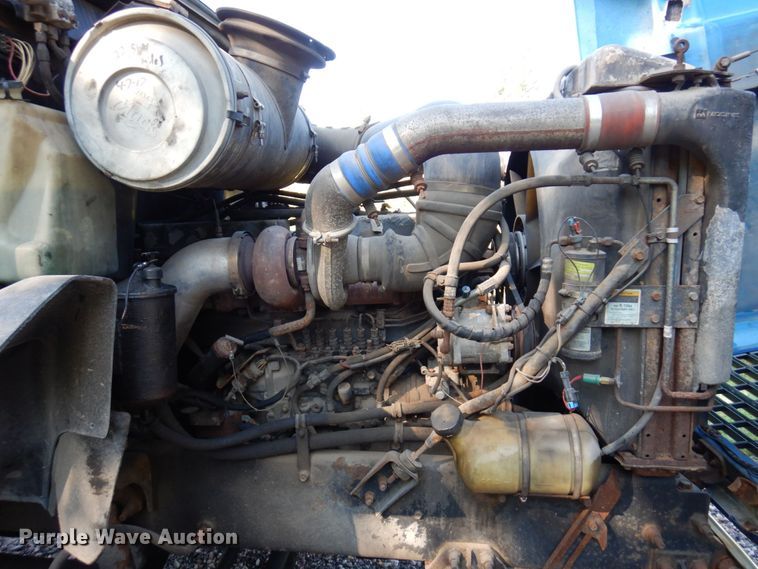 image for item MH9205 1994 Mack CH613  semi truck