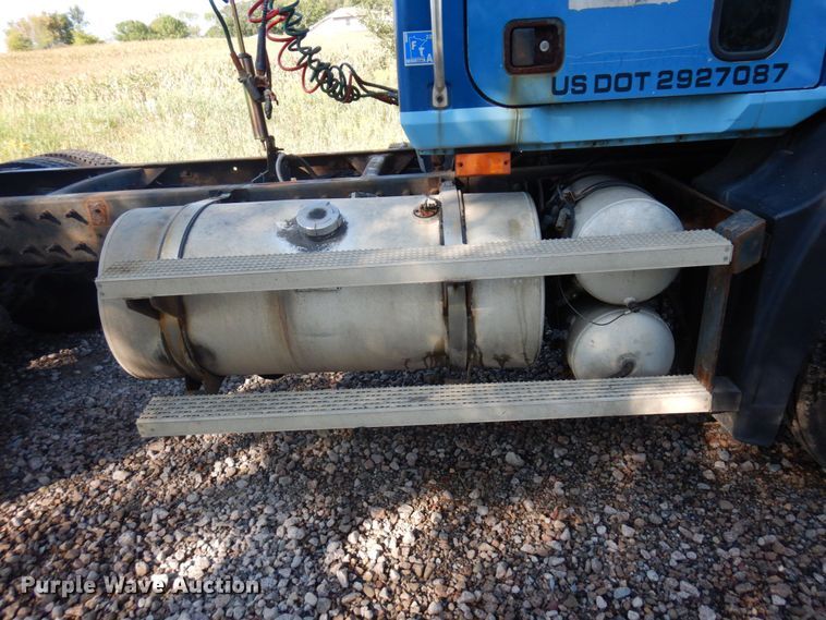 image for item MH9205 1994 Mack CH613  semi truck