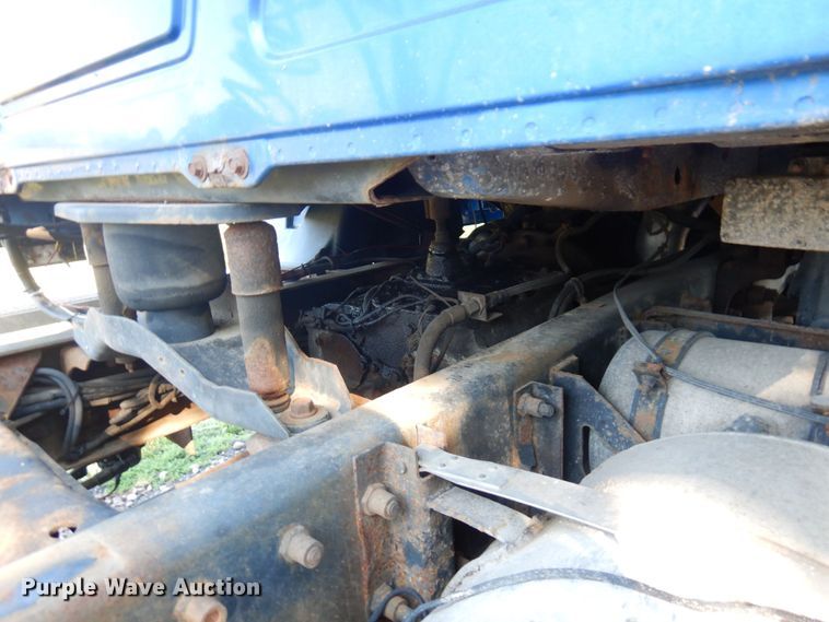 image for item MH9205 1994 Mack CH613  semi truck