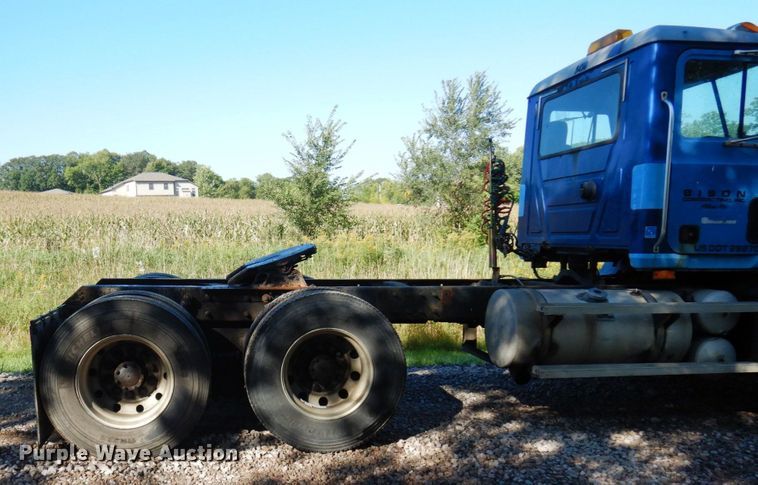 image for item MH9205 1994 Mack CH613  semi truck