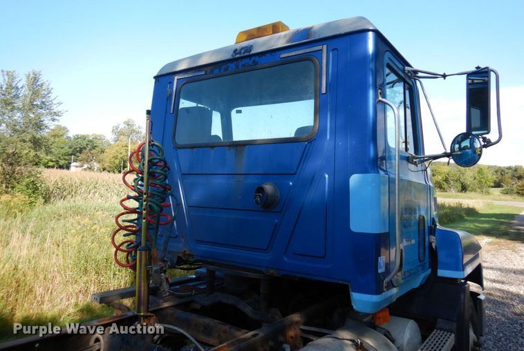 image for item MH9205 1994 Mack CH613  semi truck