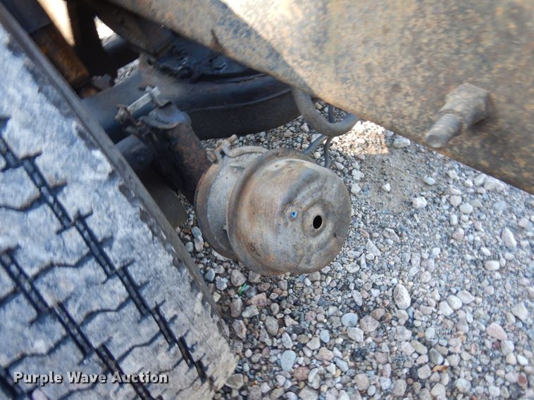 image for item MH9205 1994 Mack CH613  semi truck