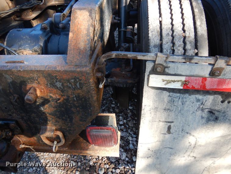 image for item MH9205 1994 Mack CH613  semi truck