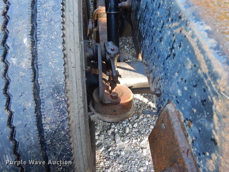 image for item MH9205 1994 Mack CH613  semi truck