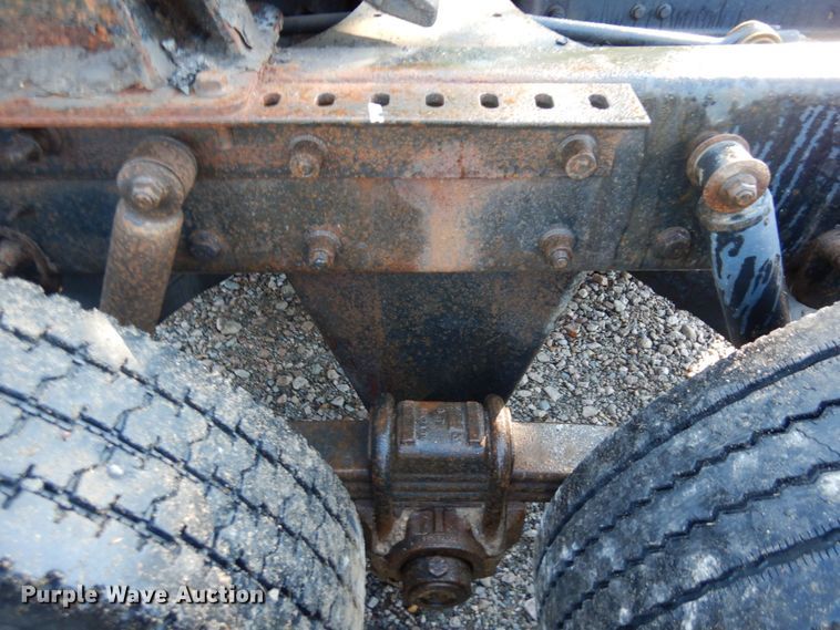 image for item MH9205 1994 Mack CH613  semi truck