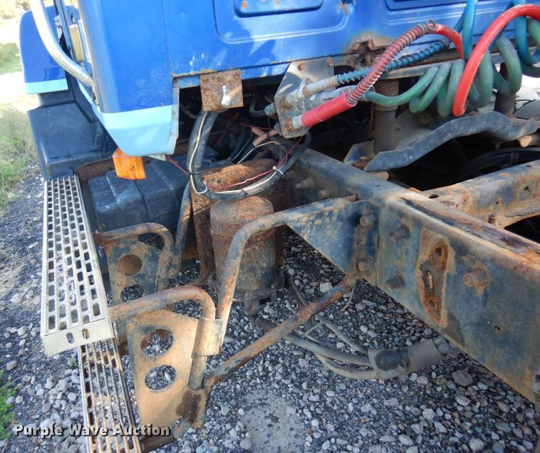 image for item MH9205 1994 Mack CH613  semi truck