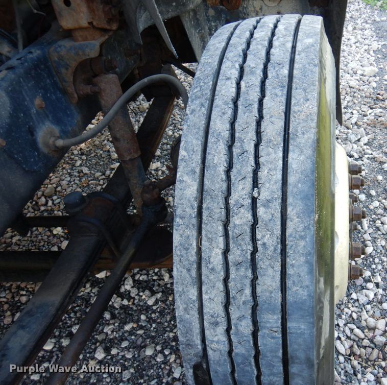 image for item MH9205 1994 Mack CH613  semi truck