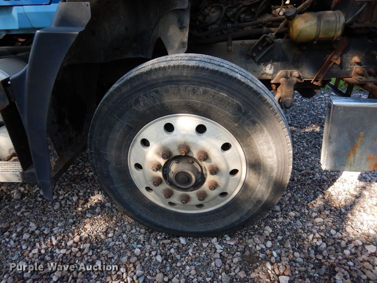 image for item MH9205 1994 Mack CH613  semi truck