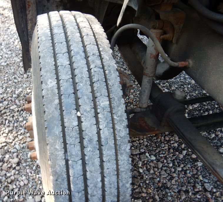 image for item MH9205 1994 Mack CH613  semi truck